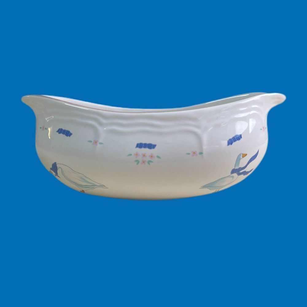 Countryside Gravy Boat Goose 16 oz Newcor 6005 Stoneware White Blue